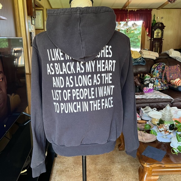 🖤Woman’s or mens H&M I like my eyelashes as black as my heart hoodie🖤 - Picture 9 of 16